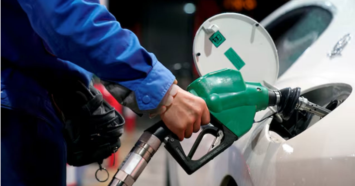 দেশে যাতে দীর্ঘমেয়াদে জ্বালানি সংকট না হয়, সেজন্য রবিবার (৮ মার্চ) থেকে রেশনিং পদ্ধতিতে জ্বালানি তেল বিক্রি করা হবে বলে জানিয়েছেন জ্বালানি প্রতিমন্ত্রী ।