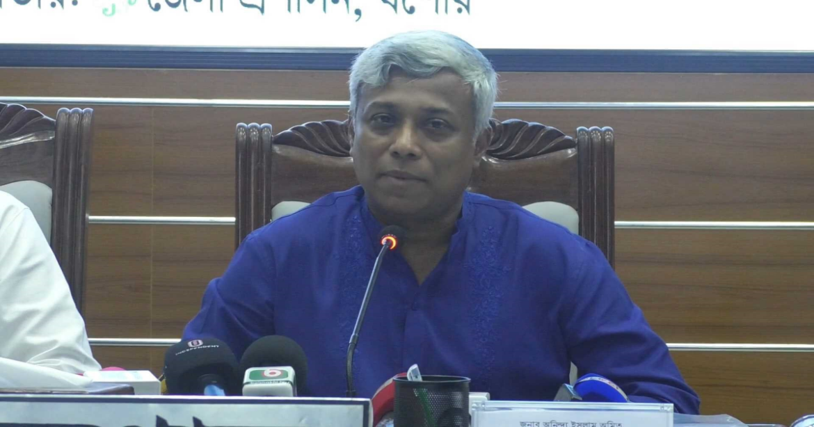 বাংলাদেশে এই মুহূর্তে জ্বালানি তেলের মূল্যবৃদ্ধির কোনো পরিকল্পনা সরকারের নেই বলে জানিয়েছেন বিদ্যুৎ, জ্বালানি ও খনিজ সম্পদ প্রতিমন্ত্রী অনিন্দ্য ইসলাম অমিত।