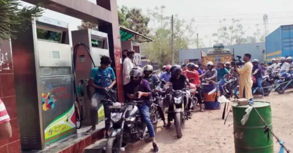 জ্বালানি তেল সরবরাহে শৃঙ্খলা আনতে প্রতিটি ফিলিং স্টেশনে নিয়োগপ্রাপ্ত ট্যাগ কর্মকর্তাদের নির্দিষ্ট কর্মপরিধি নির্ধারণ করেছে সরকার।