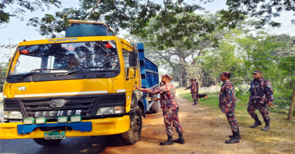 জ্বালানি তেল পাচার রোধে যশোর সীমান্তে জনবল বৃদ্ধি, টহল ও তল্লাশি কার্যক্রম জোরদার করেছে বর্ডার গার্ড বাংলাদেশ (বিজিবি)।