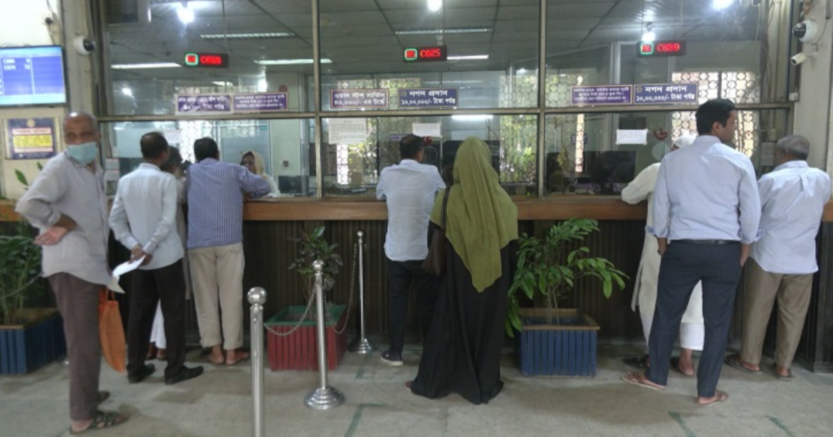 শিল্পসংশ্লিষ্ট এলাকায় সীমিত প‌রিসরে আজ বুধবার (১৮ মার্চ) তফসিলি ব্যাংকের শাখা খোলা থাকবে।
