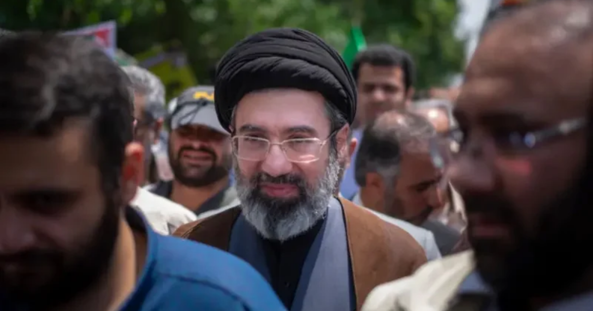 ইরানের নতুন সুপ্রিম লিডার (সর্বোচ্চ নেতা) নির্বাচিত হয়েছেন প্রয়াত সুপ্রিম লিডার আয়াতুল্লাহ আলি খামেনি'র দ্বিতীয় পুত্র মোজতোবা হোসেইনি খামেনি।