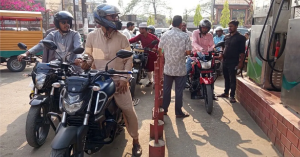 রাইড শেয়ারিং মোটরসাইকেলগুলোতে দৈনিক সর্বোচ্চ ৫ লিটার পর্যন্ত পেট্রোল বা অকটেন সংগ্রহ করতে পারবে।