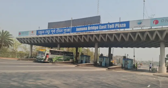 আসন্ন ঈদুল ফিতর উপলক্ষে ঢাকা-টাঙ্গাইল-যমুনা সেতু মহাসড়কে বেড়েছে যানবাহন চাপ।