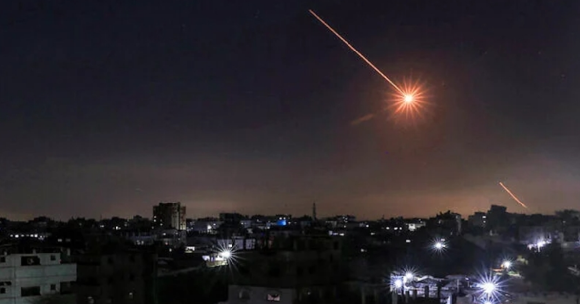 ইসরায়েলে রকেট হামলা করেছে হিজবুল্লাহ।