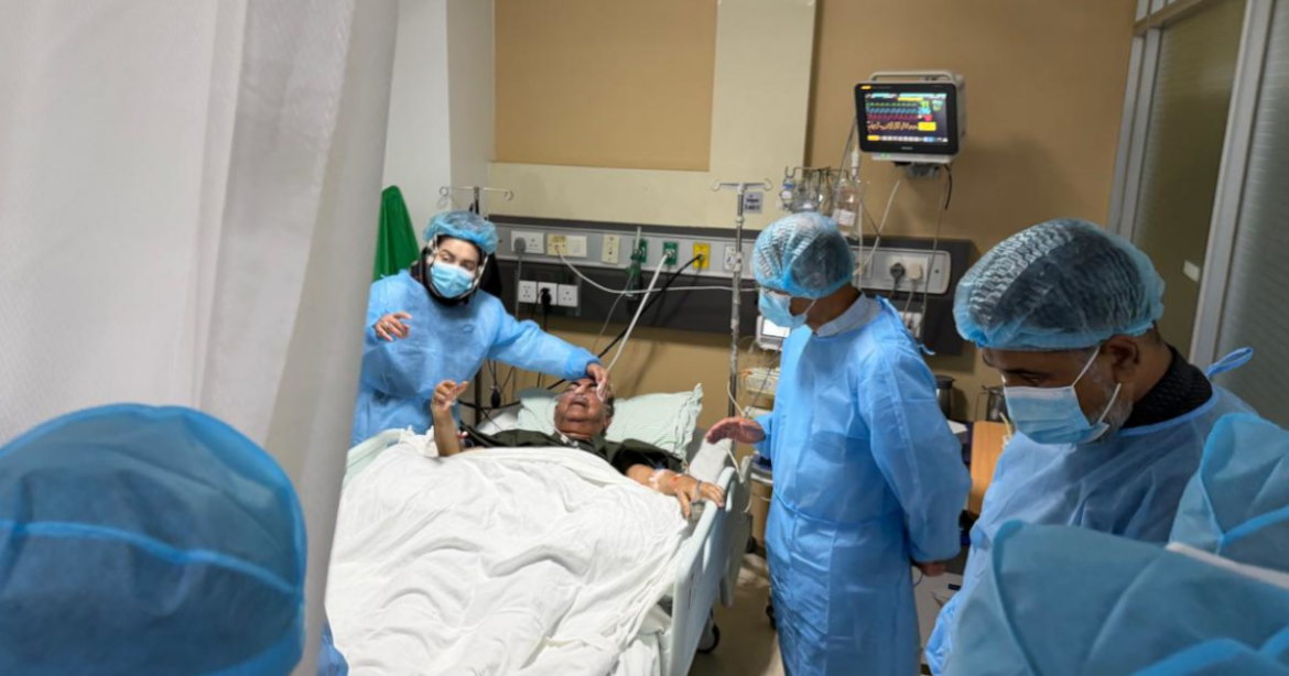 প্রধানমন্ত্রী’র রাজনৈতিক উপদেষ্টা মির্জা আব্বাস'কে দেখতে হাসপাতালে যান প্রধানমন্ত্রী তারেক রহমান।