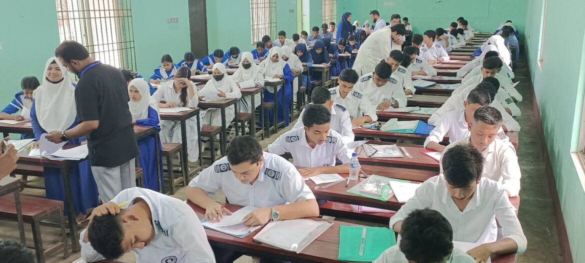 ফেনীতে মোট এসএসসি শিক্ষার্থীর সংখ্যা ছিলো ১৮ হাজার ২৫১ জন।