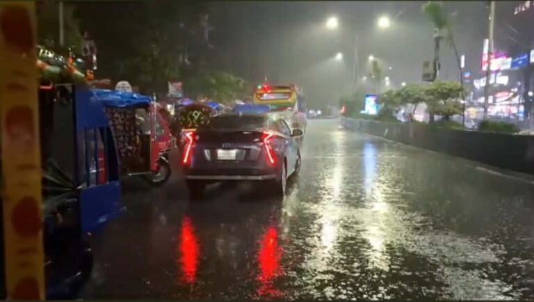 রাজধানীতে ঝড়ো হাওয়ার সঙ্গে বজ্রসহ শিলাবৃষ্টি