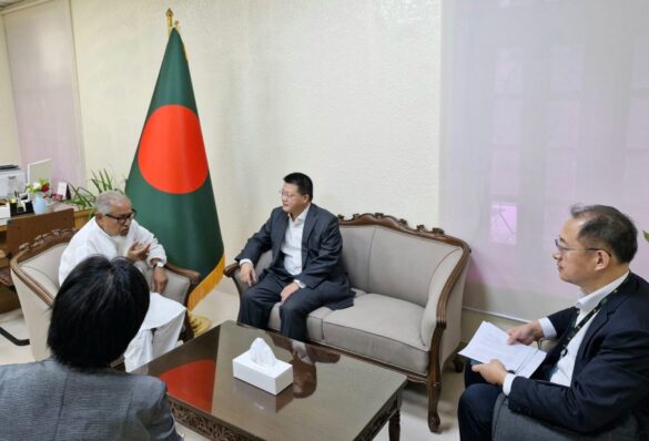 প্রধানমন্ত্রী তারেক রহমানের রাজনৈতিক ও কৃষি উপদেষ্টা নজরুল ইসলাম খানের সঙ্গে সৌজন্য সাক্ষাৎ করেছেন ঢাকায় নিযুক্ত চীনা রাষ্ট্রদূত ইয়াও ওয়েন।