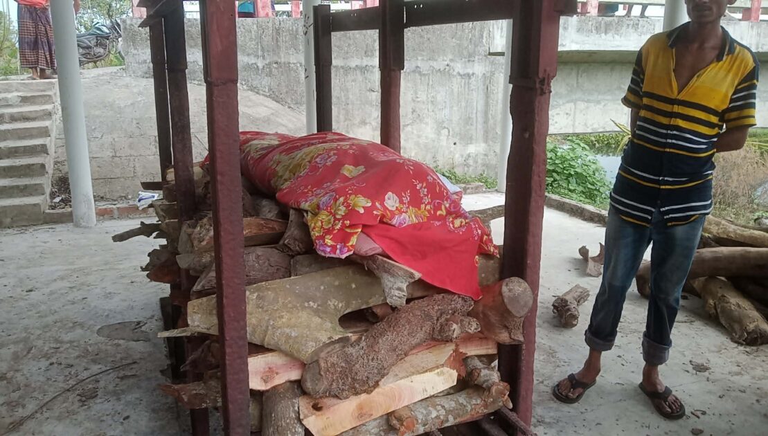 ধর্মীয় পরিচয় নিয়ে দ্বন্দ্ব দাফন না দাহ, লাশ ঘিরে উত্তেজনা