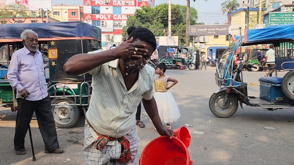 চুয়াডাঙ্গায় বৃহস্পতিবার (২ এপ্রিল) বিকালে জেলায় চলতি মৌসুমের সর্বোচ্চ তাপমাত্রা রেকর্ড করা হয়েছে ৩৮.৫ ডিগ্রি সেলসিয়াস।
