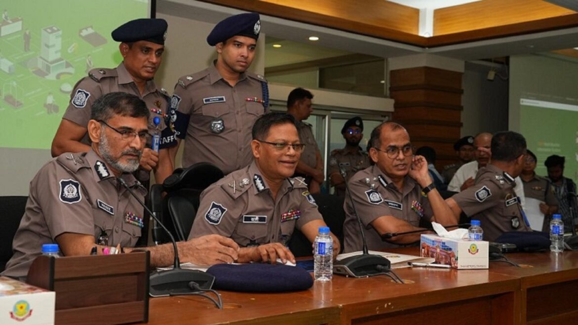 ঢাকা মেট্রোপলিটন পুলিশের (ডিএমপি) ৯টি নতুন অ্যাপ ও সফটওয়্যার উদ্বোধন করা হয়েছে।