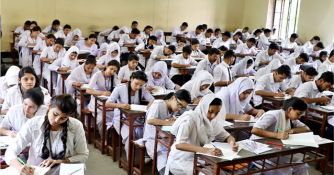 সারাদেশে ২০২৬ সালের মাধ্যমিক স্কুল সার্টিফিকেট (এসএসসি) ও সমমানের পরীক্ষা শুরু হচ্ছে মঙ্গলবার (২১ এপ্রিল)।