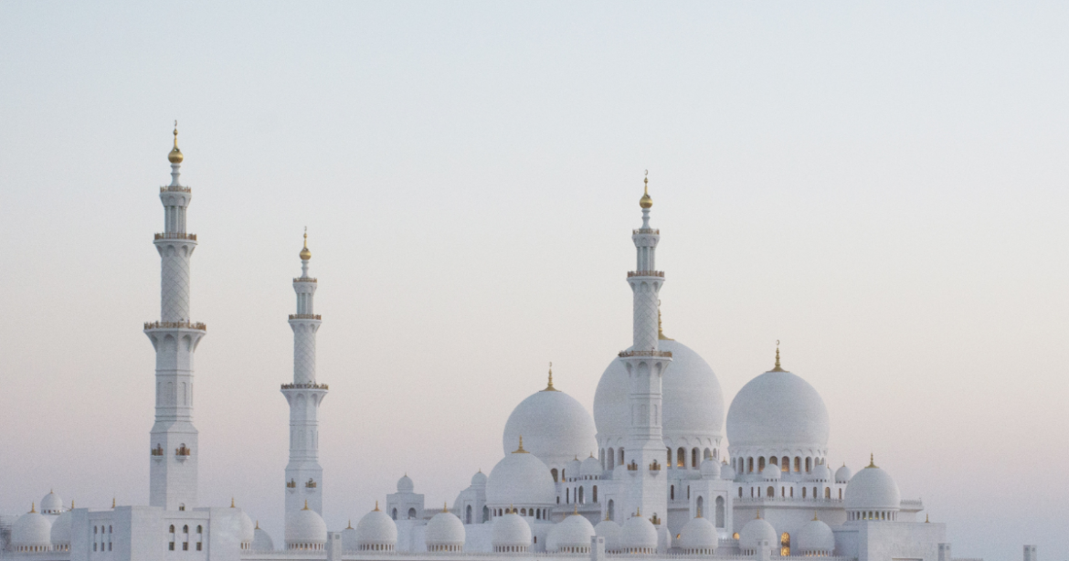 নামাজ বেহেশতের চাবি। প্রত্যেক প্রাপ্তবয়স্ক নারী ও পুরুষের জন্য পাঁচ ওয়াক্ত নামাজ পড়া ফরজ।