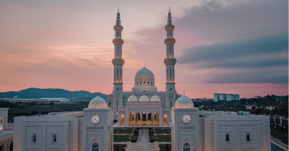 যতই ব্যস্ততা থাকুক না কেন, সময়মতো নামাজ পড়া প্রত্যেক মুসলমানের ওপর ফরজ।