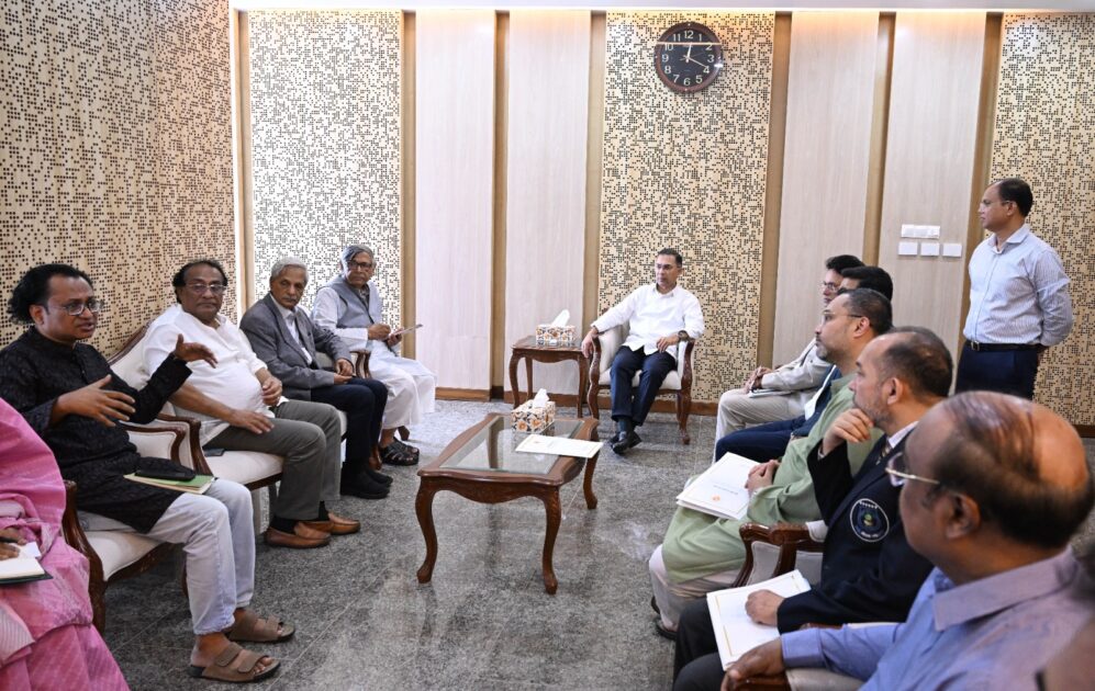 প্রধানমন্ত্রী তারেক রহমানের সঙ্গে বৈঠক করেছেন বিশ্বসাহিত্য কেন্দ্রের প্রতিষ্ঠাতা ও সভাপতি, বিশিষ্ট শিক্ষাবিদ অধ্যাপক আবদুল্লাহ আবু সায়ীদ।