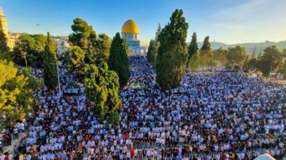 আল-আকসায় লাখো মুসল্লির জুমার নামাজ আদায়