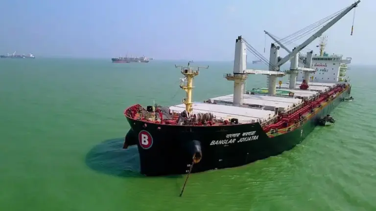 হরমুজ প্রণালি পার হওয়ার অনুমতি পায়নি বাংলাদেশি জাহাজ, ফিরে যাচ্ছে শারজায়