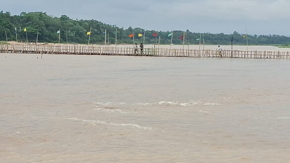 সারাদেশে শুরু হওয়া ভারী থেকে অতিভারী বৃষ্টিপাতের ফলে দেশের উত্তর-পূর্বাঞ্চলের পাঁচ জেলায় বন্যার আশঙ্কা তৈরি হয়েছে।