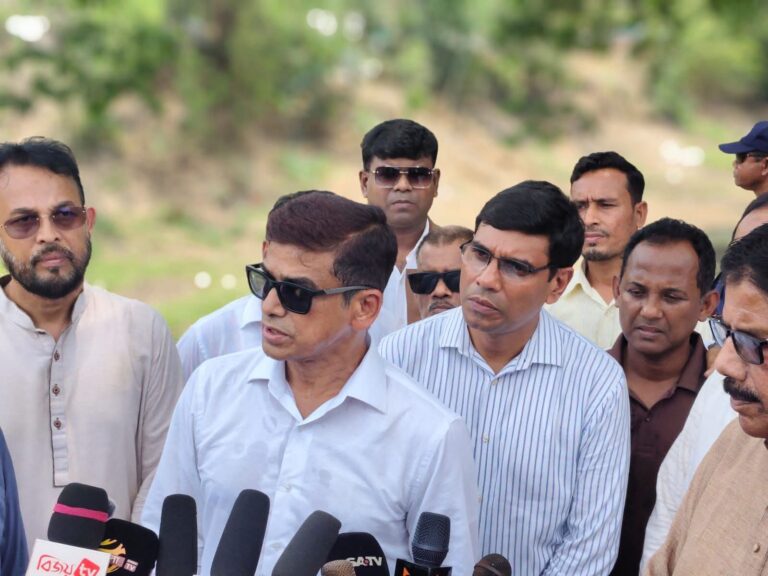 উলাশী জিয়ার খাল পরিদর্শনে প্রতিমন্ত্রী ফরহাদ হোসেন