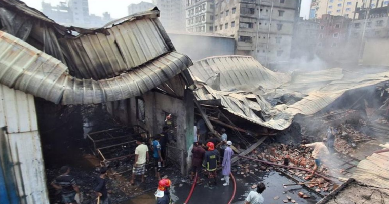 কেরানীগঞ্জে গ্যাসলাইটার কারখানায় আগুন, ৫ মরদেহ উদ্ধার