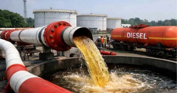 ভারত-বাংলাদেশ ফ্রেন্ডশিপ পাইপলাইনের মাধ্যমে দিনাজপুর জেলার পার্বতীপুর রেলহেড তেল ডিপোতে আরও ৫ হাজার মেট্রিক টন ডিজেল এসে পৌঁছেছে।