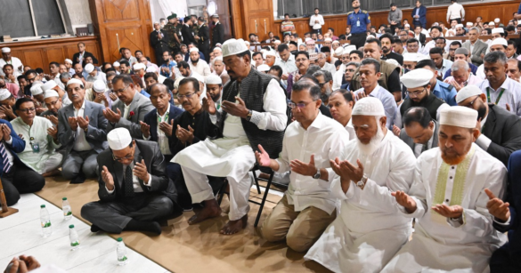 জাতীয় সংসদ স্পিকার মেজর (অব.) হাফিজ উদ্দিন আহমেদ সহধর্মিণী দিলারা হাফিজের রুহের মাগফেরাত কামনায় দোয়া মাহফিল ও মুনাজাত অনুষ্ঠিত হয়।