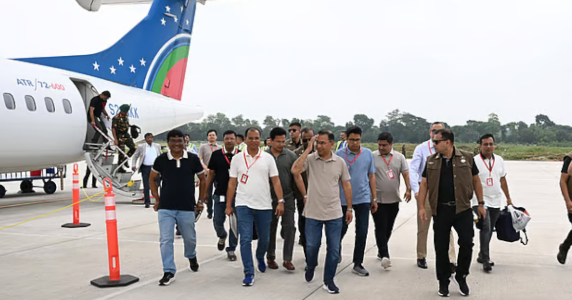 যশোর বিমানবন্দরে প্রধানমন্ত্রী তারেক রহমান।