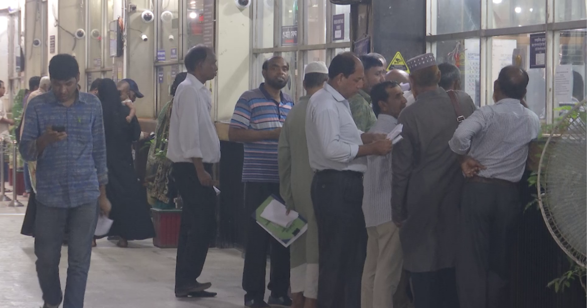 দেশের জ্বালানি ও বিদ্যুৎ সাশ্রয়ের লক্ষ্যে ব্যাংকগুলোর অফিস এবং লেনদেনের নতুন সময়সূচি নির্ধারণ করেছে বাংলাদেশ ব্যাংক।