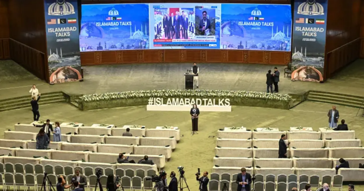 পাকিস্তান রাজধানী ইসলামাবাদের পাঁচ তারকা 'সেরেনা হোটেল, ইসলামাবাদ'-এ অনুষ্ঠিত হচ্ছে যুক্তরাষ্ট্র ও ইরান বৈঠক।