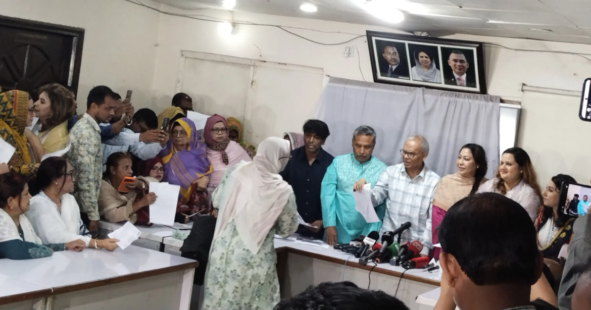 ত্রয়োদশ জাতীয় সংসদ নির্বাচনে সংরক্ষিত নারী আসনে দলীয় মনোনয়ন ফরম বিক্রি শুরু করেছে বিএনপি।