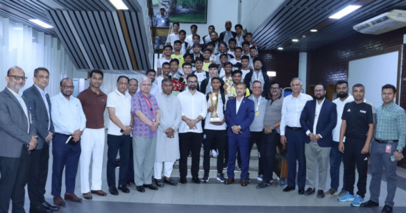 সাফ অনূর্ধ্ব-২০ টুর্নামেন্টে অপরাজিত চ্যাম্পিয়ন হয়েছে বাংলাদেশ। সন্ধ্যায় দেশে ফিরেছে চ্যাম্পিয়ন দল।