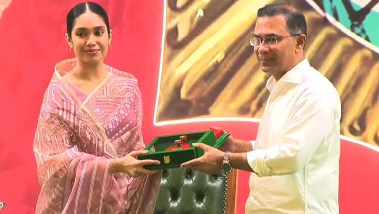 খালেদা জিয়ার পক্ষে স্বাধীনতা পুরস্কার গ্রহণ করলেন নাতনি জাইমা রহমান