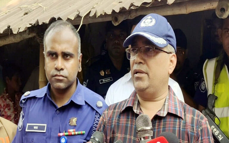 নওগাঁয় চার খুন: পুলিশি হেফাজতে বাবা-দুই বোন-ভাগনে