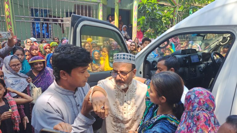 বৃষ্টির মরদেহ পৌঁছেছে গ্রামের বাড়িতে, কান্নায় ভেঙে পড়েছেন স্বজনরা