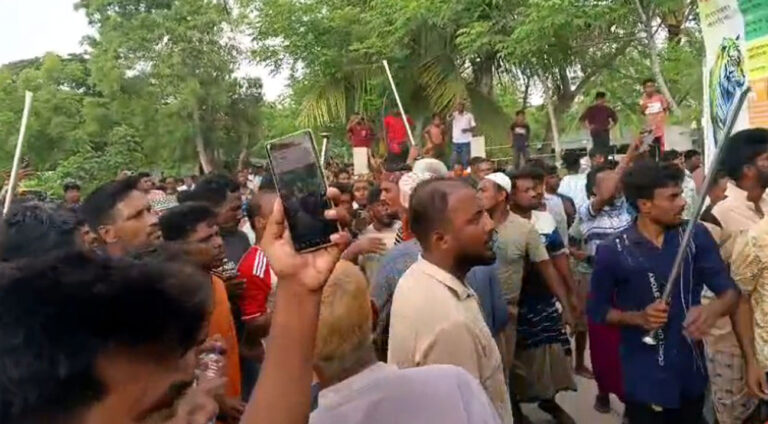 গুলিতে নিহত জেলের লাশ নিয়ে বনবিভাগের অফিসে হামলা, আহত ৫