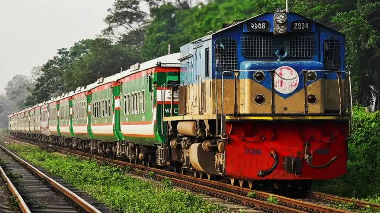 ঈদযাত্রায় ট্রেনের ফিরতি টিকিট বিক্রি শুরু