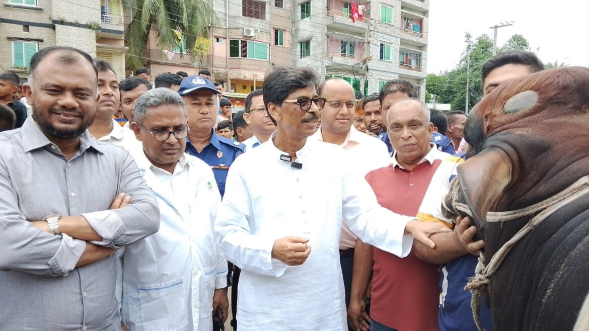 এবারের ঈদুল আজহায় দেশে প্রায় ১ কোটি পশু কোরবানির সম্ভাবনা রয়েছে বলে জানিয়েছেন মৎস্য ও প্রাণিসম্পদ মন্ত্রী মোহাম্মদ আমিনুর রশিদ।