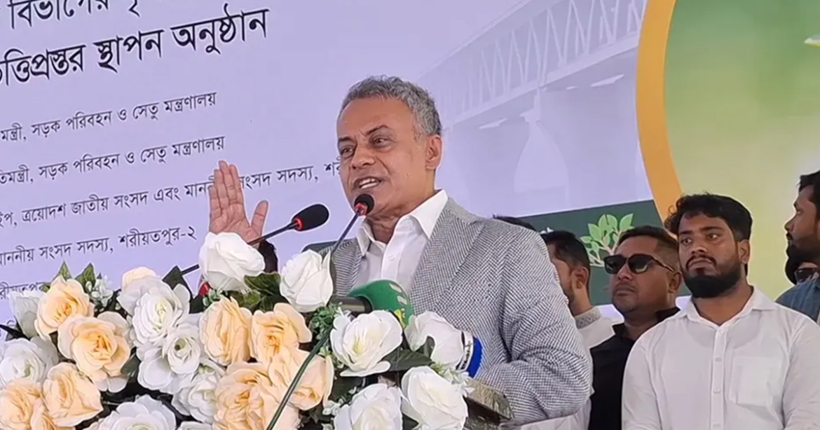 আসন্ন ঈদুল আজহা ঘিরে কোরবানির পশুবাহী গাড়িতে চাঁদাবাজির কোনো সুযোগ নেই বলে জানিয়েছেন সড়কমন্ত্রী।