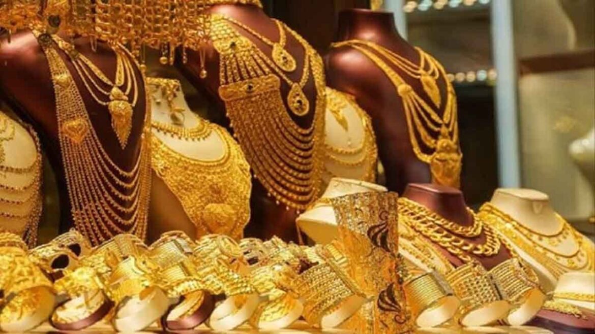 বিশ্ববাজারে কমেছে স্বর্ণের দাম। পাশাপাশি রুপা, প্লাটিনাম ও প্যালাডিয়ামের দামেও বড় পতন দেখা দিয়েছে।