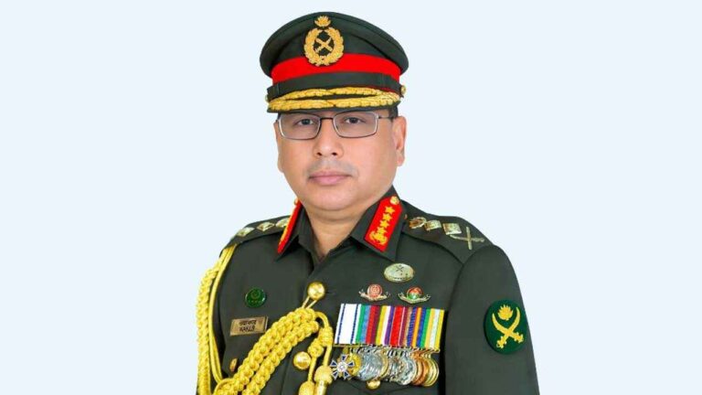 হজ পালন করতে সৌদি আরব গেলেন সেনাবাহিনীর প্রধান