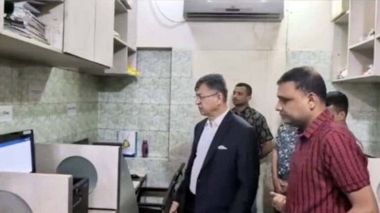 দায়িত্বে অবহেলায় পুলিশ সদস্যদের বিরুদ্ধে ব্যবস্থার হুঁশিয়ারি স্বরাষ্ট্রমন্ত্রীর
