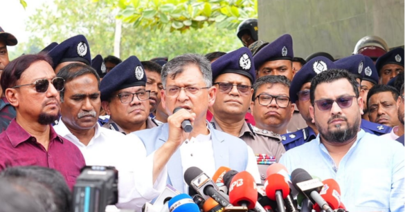 জঙ্গল সলিমপুর আর কোনো বিচ্ছিন্ন সন্ত্রাসী গোষ্ঠীর এলাকা বা অভয়ারণ্য হিসেবে থাকবে না বলে হুঁশিয়ারি দিয়েছেন স্বরাষ্ট্রমন্ত্রী সালাহউদ্দিন আহমদ।