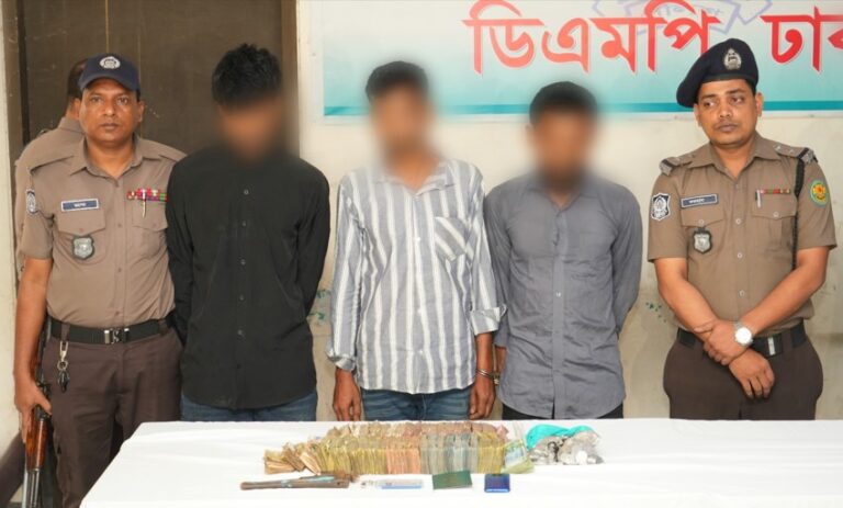 রাজধানীর ডি মাজেন্ড গীর্জায় সংঘটিত দস্যুতার ঘটনায় আলামতসহ গ্রেপ্তার ৩