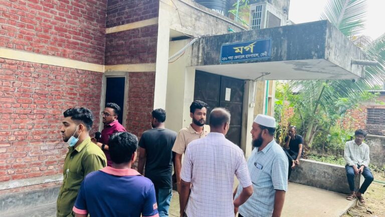 ফেনীতে বাসচাপায় প্রাণ গেল বাবা-ছেলের