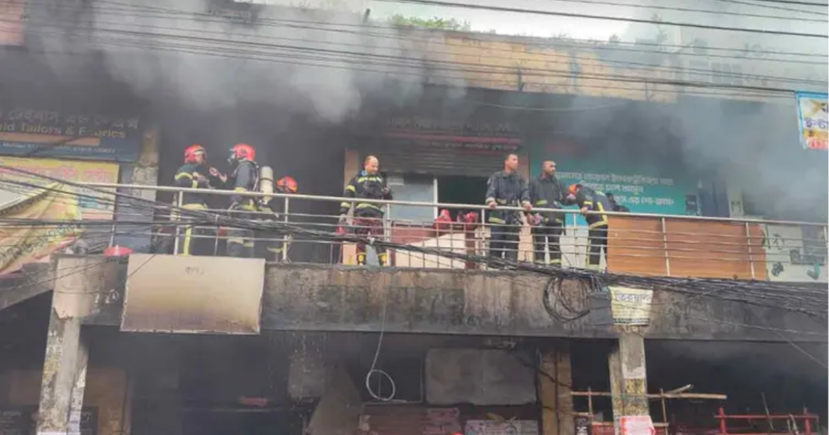 রাজধানীর বিজয় সরণি মোড়ে কলমিলতা কাঁচাবাজারে লাগা আগুন নিয়ন্ত্রণে এসেছে।