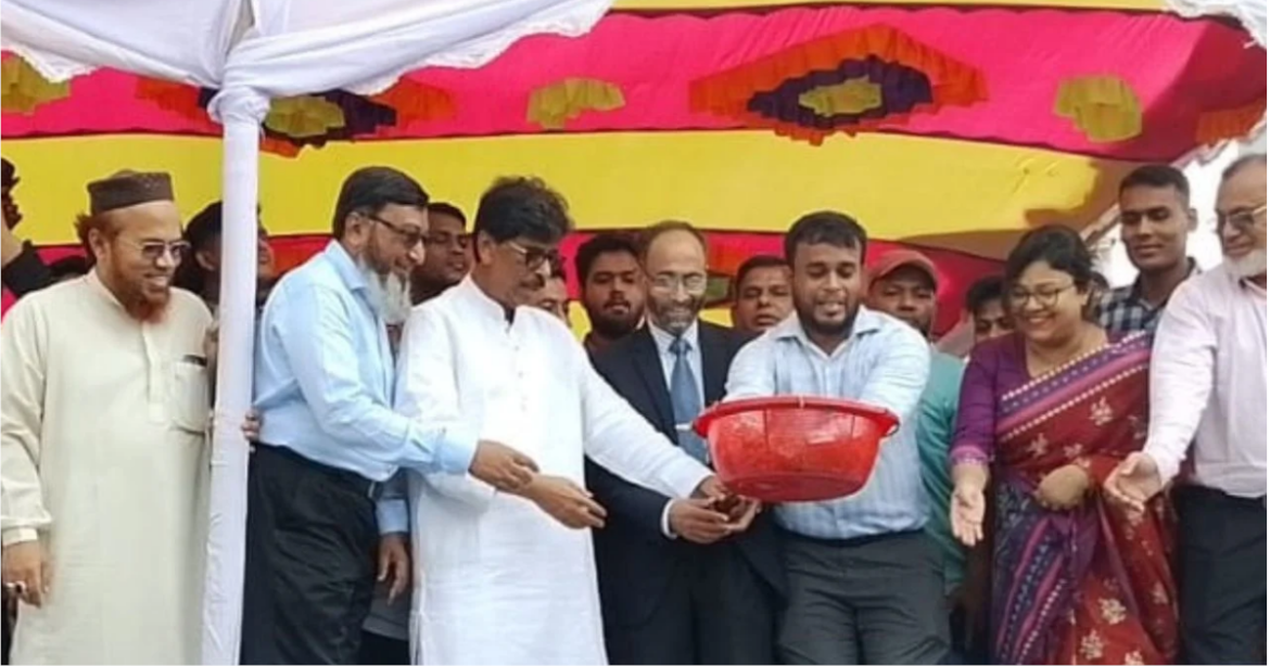 দেশের এক ইঞ্চি জমিও অনাবাদি রাখা হবে না বলে মন্তব্য করেছেন মৎস্য ও প্রাণিসম্পদ এবং কৃষিমন্ত্রী মোহাম্মদ আমিন উর রশিদ।