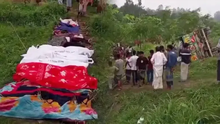 টাঙ্গাইলে নিহত ১৫ জনের মধ্যে ১৩ জনের বাড়িই নওগাঁয়