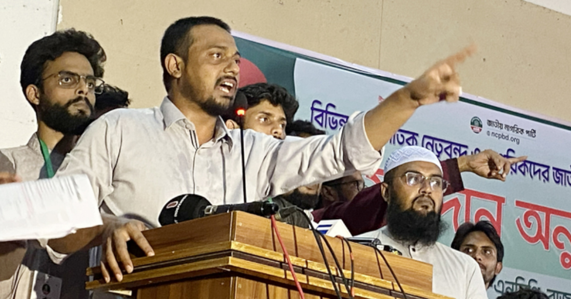 আওয়ামী লীগ দেশে ফিরলে তারা প্রথম গুলি চালাবে তারেক রহমানের ওপর বলে মন্তব্য করেছেন এনসিপি মুখ্য সমন্বয়ক নাসীরুদ্দীন পাটওয়ারী।