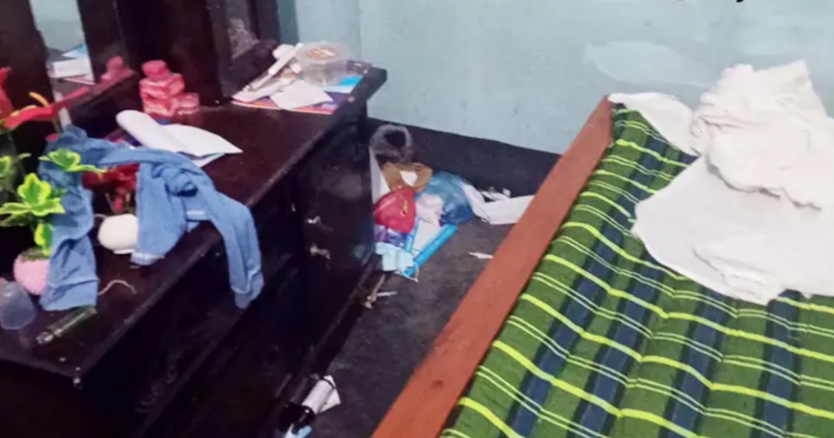 মাদারীপুর জেলায় আত্মীয়ের বাসা থেকে শিশুসহ একই পরিবারের ৩ জনের মরদেহ উদ্ধার করেছে পুলিশ।
